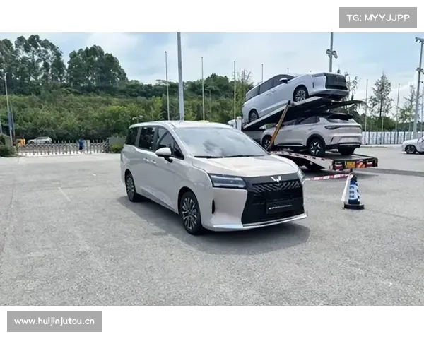 侧滑门终于安排上了，五菱全新MPV曝光，配红标+无边框进气格栅